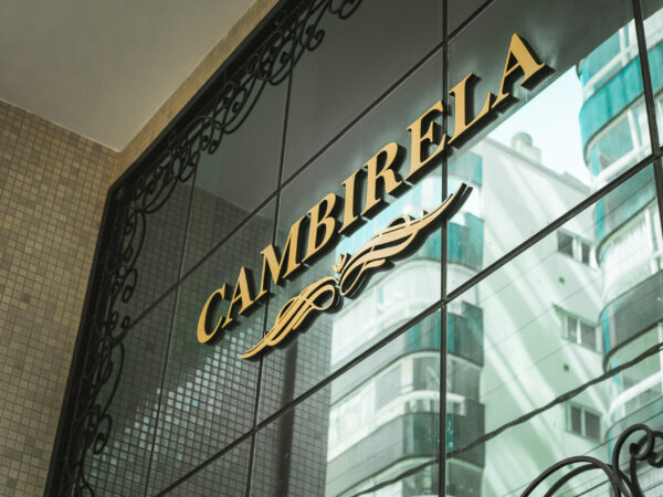 Apartamento à Venda no Cambirela Residence