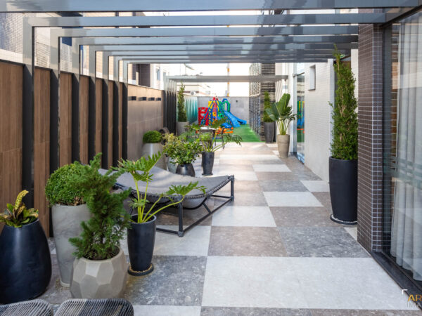 Venda de andar alto no Saint Laurent Residence
