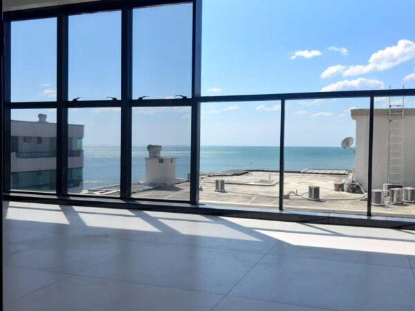 Venda de andar alto no Saint Laurent Residence