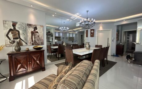 Apartamento à venda na Meia Praia