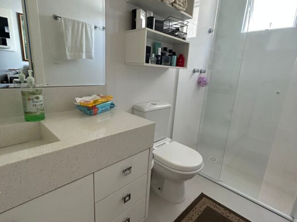 Apartamento à venda na Meia Praia