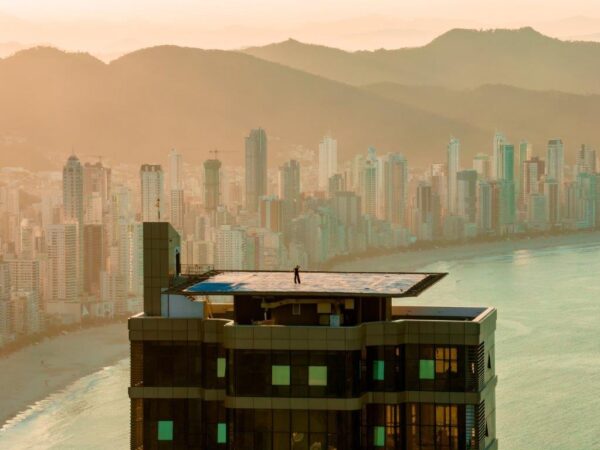 Apartamento andar alto à venda no Yachthouse