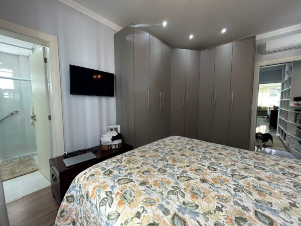 Apartamento à venda na Meia Praia