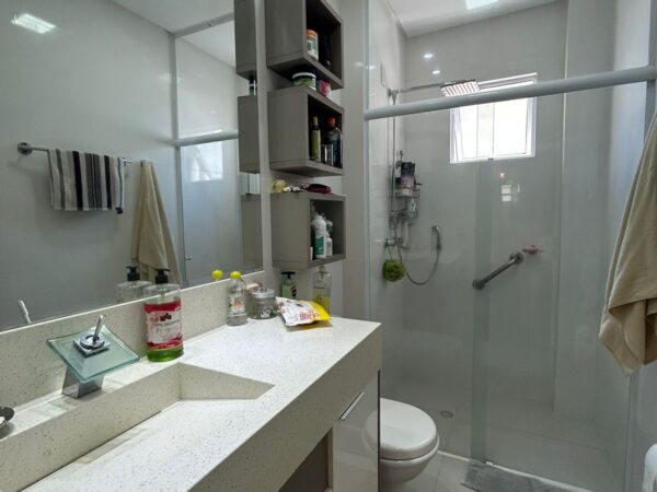 Apartamento à venda na Meia Praia