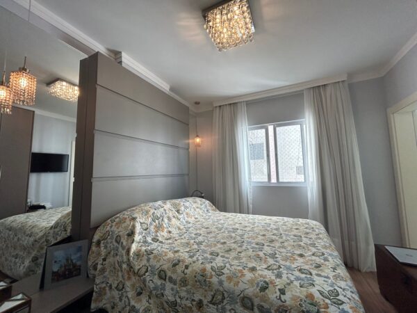 Apartamento à venda na Meia Praia
