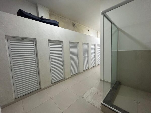 Apartamento à venda na Meia Praia