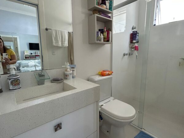 Apartamento à venda na Meia Praia