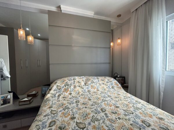 Apartamento à venda na Meia Praia