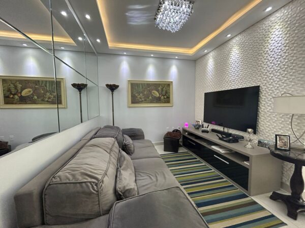 Apartamento à venda na Meia Praia