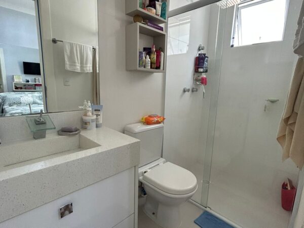 Apartamento à venda na Meia Praia