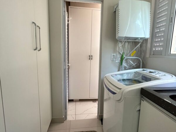 Apartamento à venda na Meia Praia