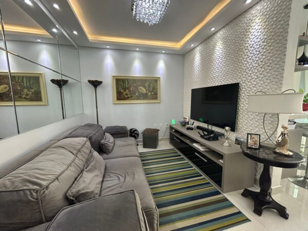 Apartamento à venda na Meia Praia