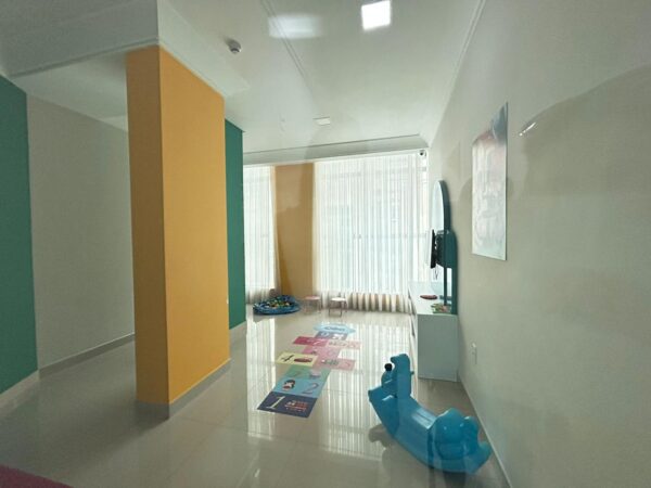 Apartamento à venda na Meia Praia
