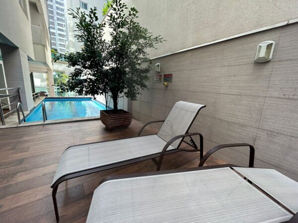 Apartamento à venda na Meia Praia