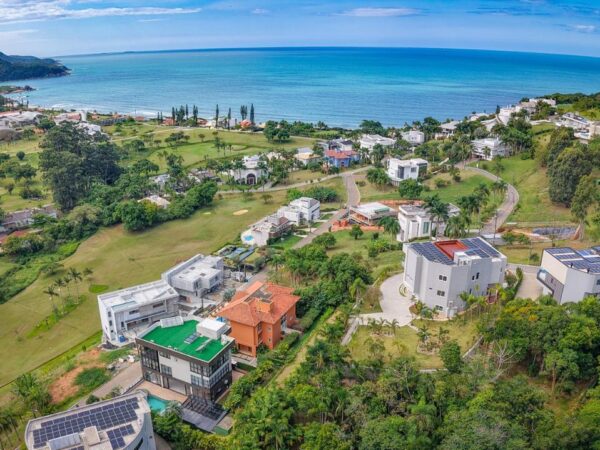 Casa alto padrão à venda no Condomínio Plaza