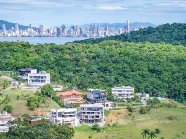 Casa alto padrão à venda no Condomínio Plaza