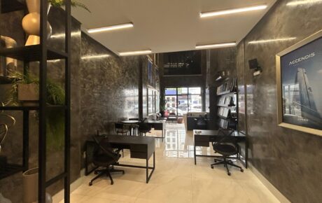 Sala comercial para locação com mezanino e alto padrão no Centro de Itapema