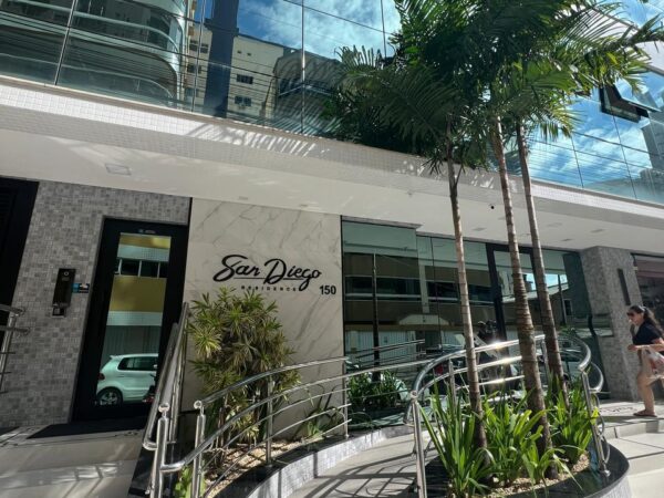 Apartamento finamente mobiliado no Edifício San Diego