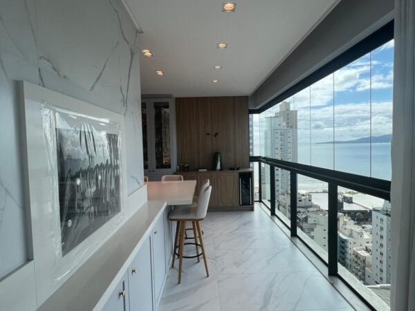 Apartamento finamente mobiliado no Edifício San Diego