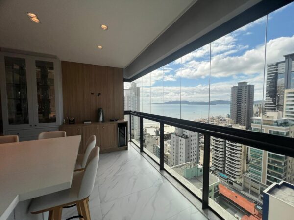 Apartamento finamente mobiliado no Edifício San Diego