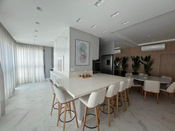 Apartamento finamente mobiliado no Edifício San Diego