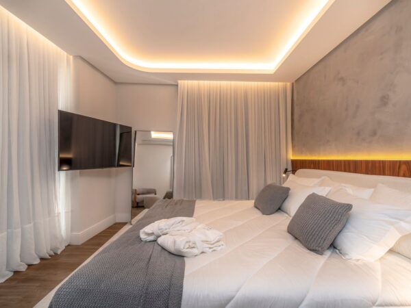 Apartamento decorado à venda no Yachthouse