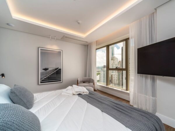 Apartamento decorado à venda no Yachthouse