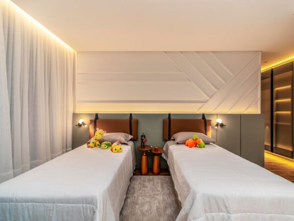 Apartamento decorado à venda no Yachthouse