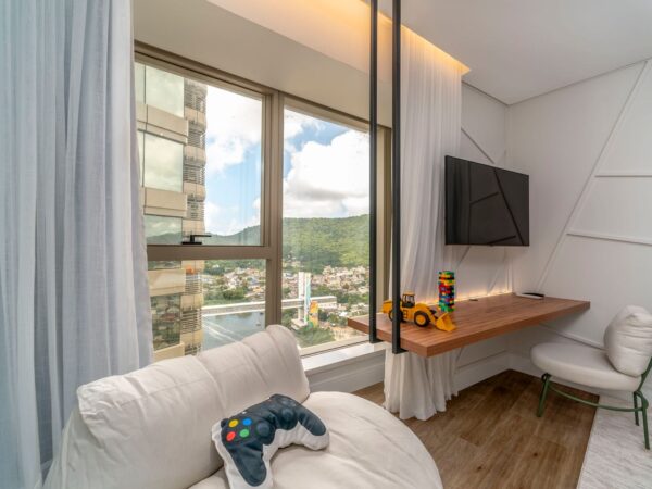 Apartamento decorado à venda no Yachthouse