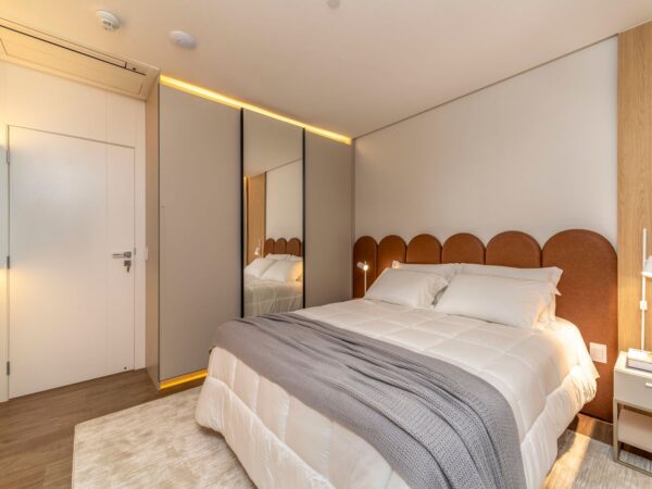Apartamento decorado à venda no Yachthouse