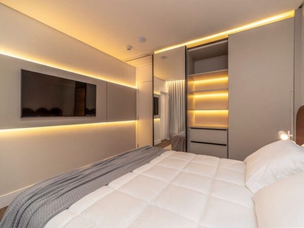 Apartamento decorado à venda no Yachthouse