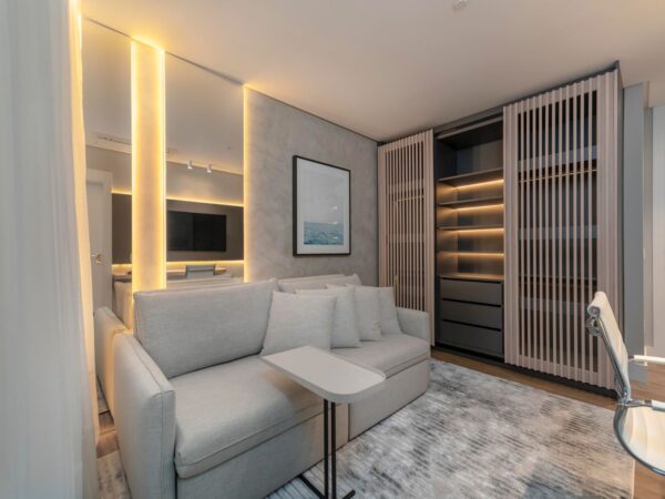 Apartamento decorado à venda no Yachthouse