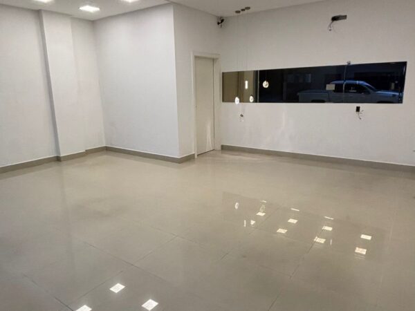 Sala Térrea para Locação Anual em Meia Praia