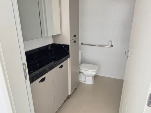 Sala Térrea para Locação Anual em Meia Praia