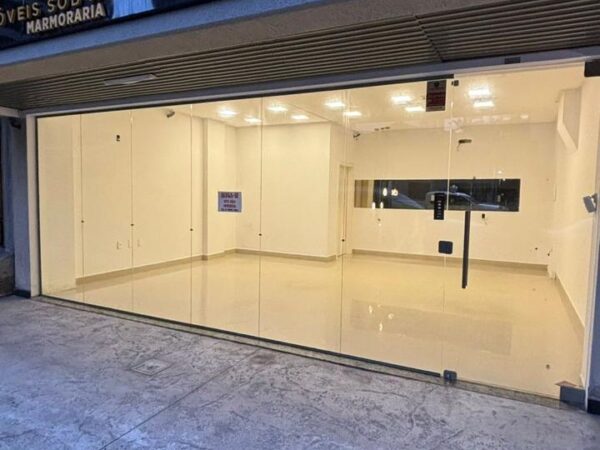 Sala Térrea para Locação Anual em Meia Praia