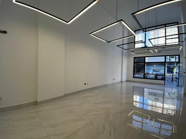 Sala Comercial Alto Padrão para Locação Anual