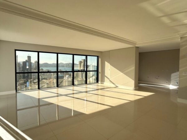 Venda de Apartamento no Paramount Tower