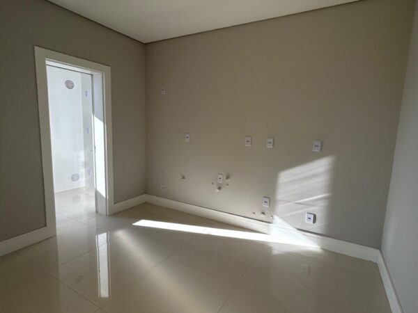 Venda de Apartamento no Paramount Tower