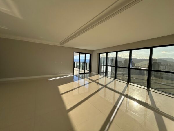 Venda de Apartamento no Paramount Tower