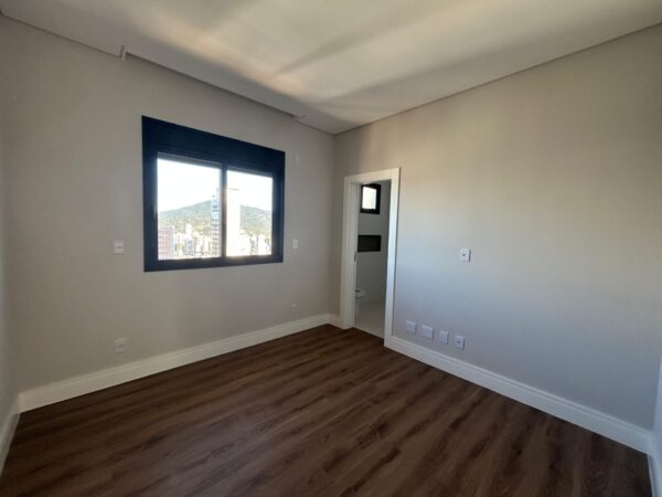 Venda de Apartamento no Paramount Tower