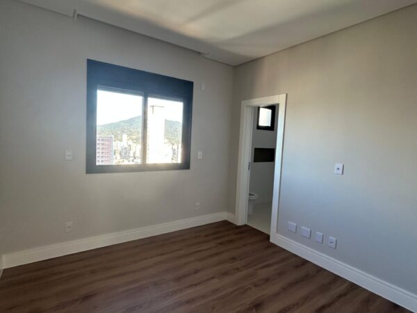 Venda de Apartamento no Paramount Tower