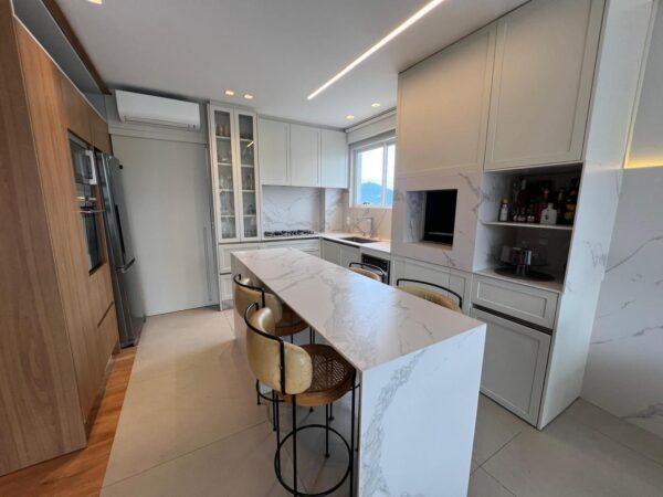 Apartamento Finamente Mobiliado e Decorado