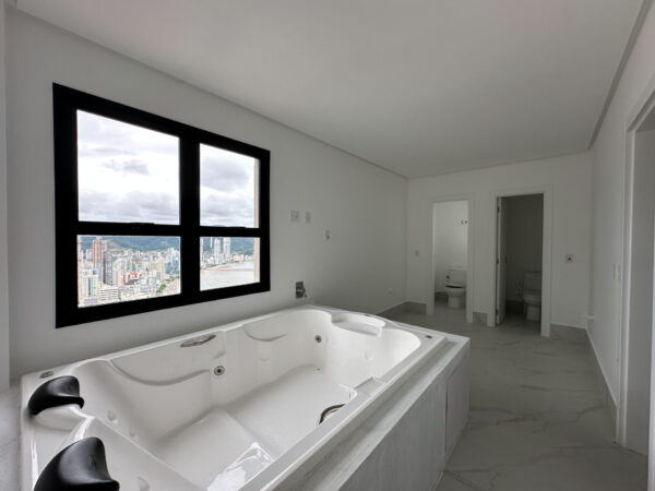 Venda de Andar Alto no Edifício Saint Clair