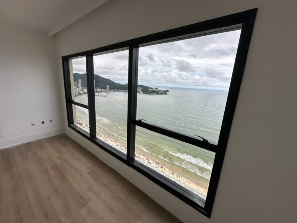 Venda de Andar Baixo no Edifício Saint Clair