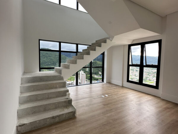 Venda de Andar Alto no Edifício Saint Clair