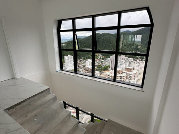 Venda de Andar Alto no Edifício Saint Clair